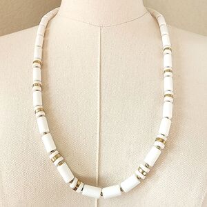 Vintage 60s Avon necklace.